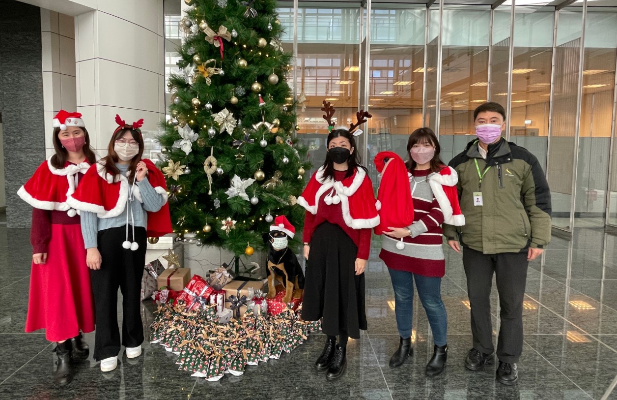仁寶聖誕姐姐到頂社國小.jpg