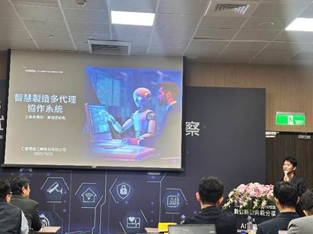 一張含有 文字, 服裝, 室內, 男人 的圖片

AI 產生的內容可能不正確。