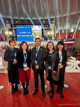 一張含有 服裝, 人員, 西裝, 男人 的圖片

AI 產生的內容可能不正確。