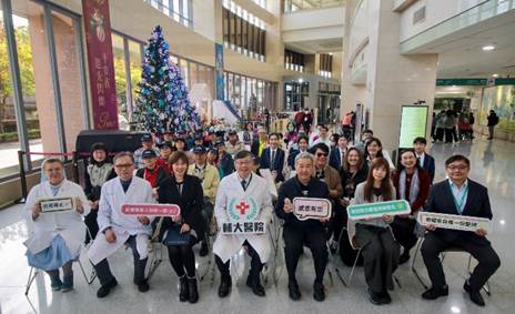 一張含有 服裝, 人員, 足部穿著, 男人 的圖片

AI 產生的內容可能不正確。