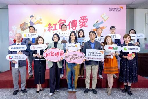 一張含有 服裝, 人員, 微笑, 足部穿著 的圖片

AI 產生的內容可能不正確。