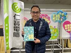 一張含有 服裝, 人的臉孔, 人員, 文字 的圖片
AI 產生的內容可能不正確。