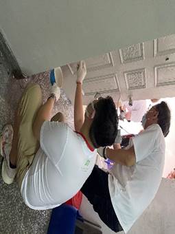 一張含有 服裝, 人員, 粉筆, 地面 的圖片

AI 產生的內容可能不正確。